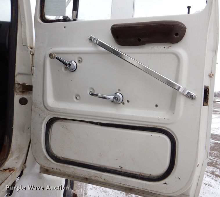 image for item MJ9853 1989 Ford L9000  water truck