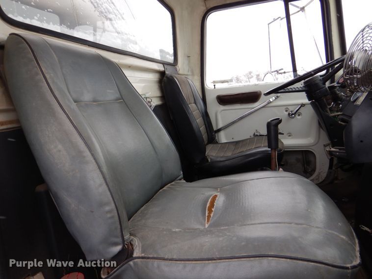 image for item MJ9853 1989 Ford L9000  water truck