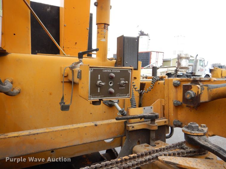 image for item MJ9856 2004 Blaw-Knox PF-5510  paver