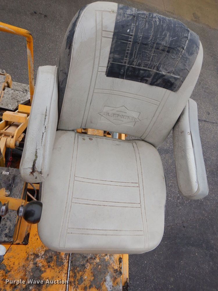 image for item MJ9856 2004 Blaw-Knox PF-5510  paver