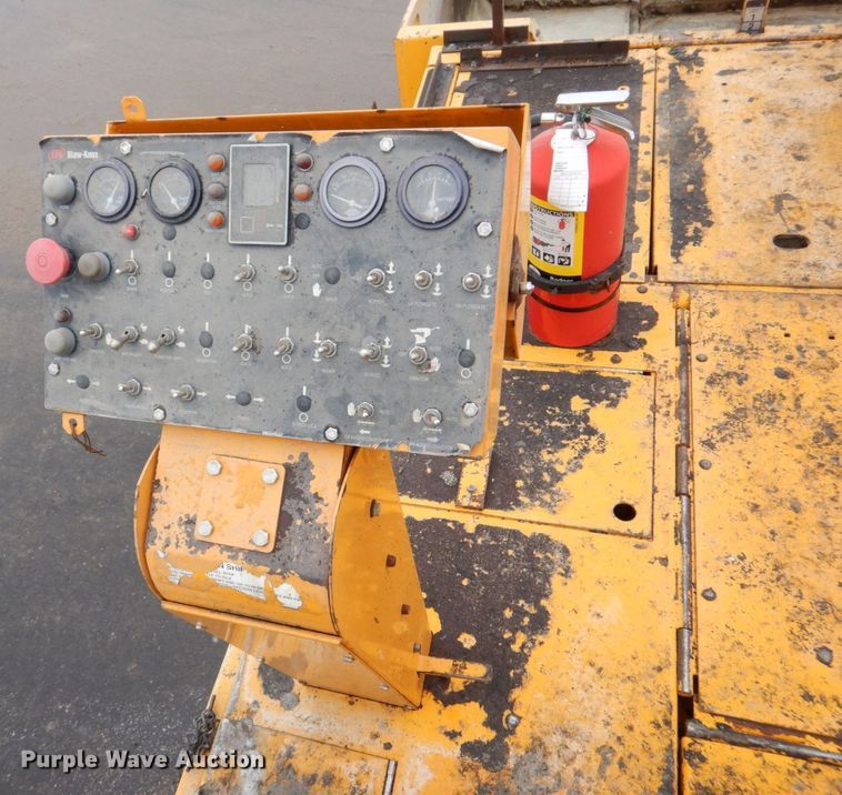 image for item MJ9856 2004 Blaw-Knox PF-5510  paver