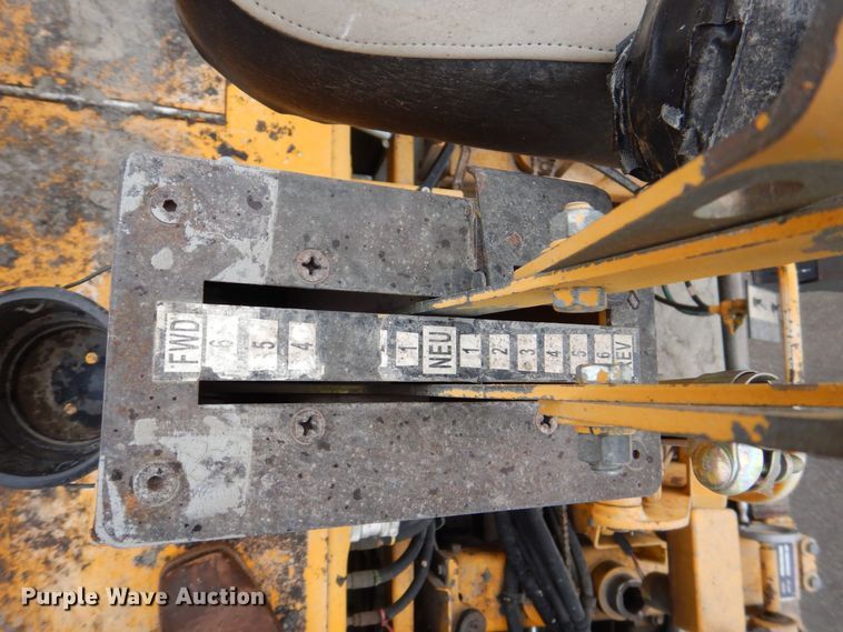 image for item MJ9856 2004 Blaw-Knox PF-5510  paver