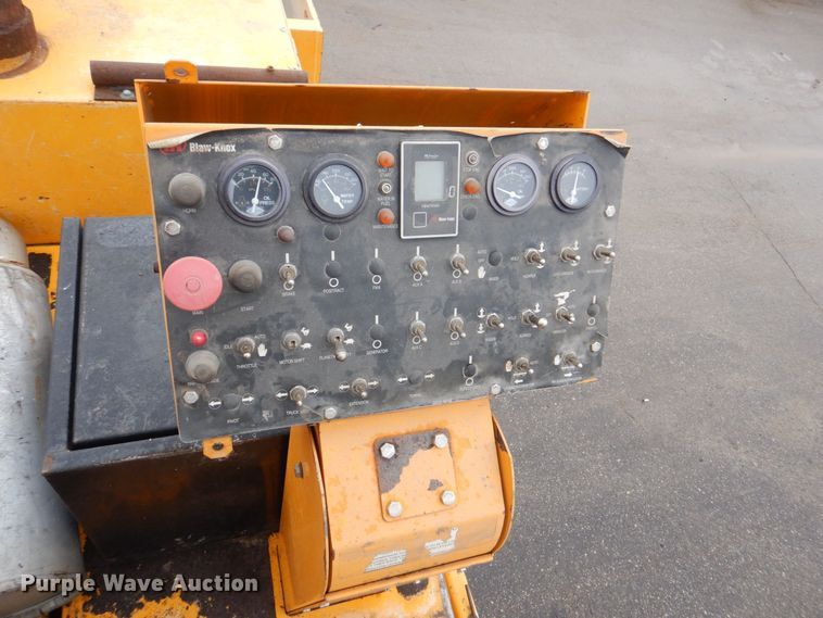 image for item MJ9856 2004 Blaw-Knox PF-5510  paver