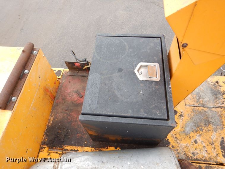 image for item MJ9856 2004 Blaw-Knox PF-5510  paver