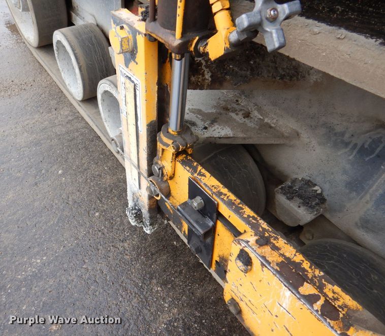 image for item MJ9856 2004 Blaw-Knox PF-5510  paver