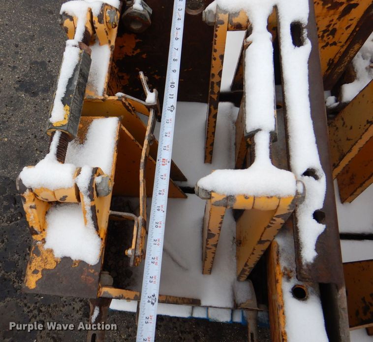 image for item MJ9856 2004 Blaw-Knox PF-5510  paver