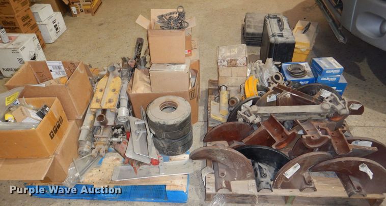 image for item MJ9856 2004 Blaw-Knox PF-5510  paver