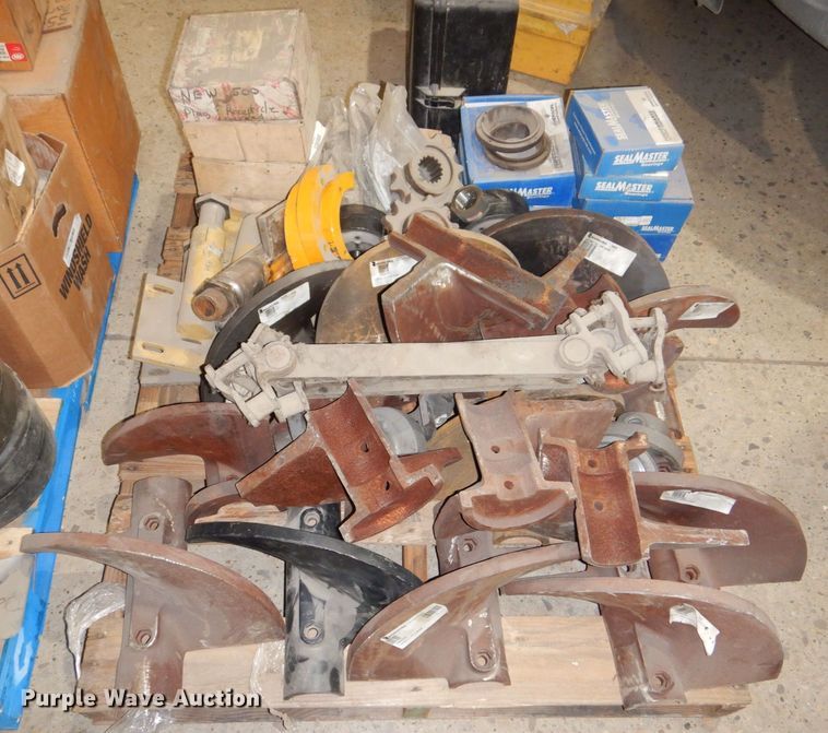 image for item MJ9856 2004 Blaw-Knox PF-5510  paver