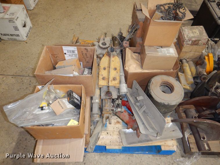 image for item MJ9856 2004 Blaw-Knox PF-5510  paver