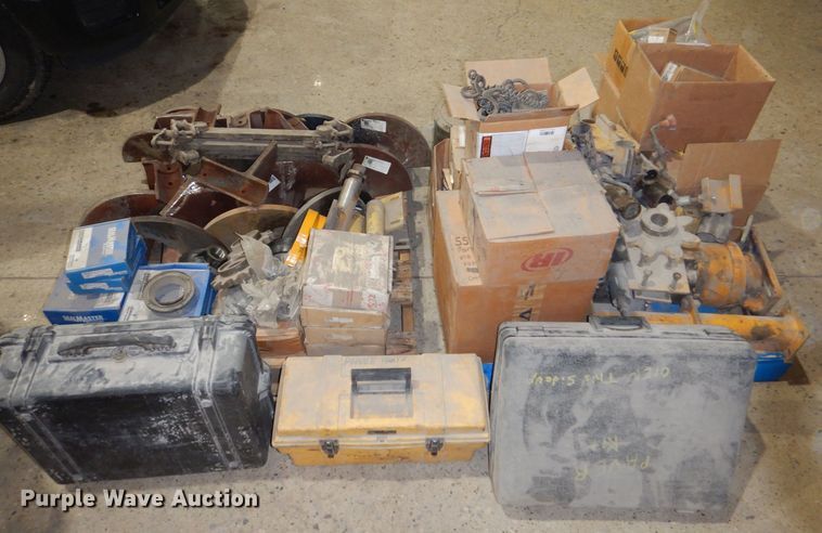 image for item MJ9856 2004 Blaw-Knox PF-5510  paver