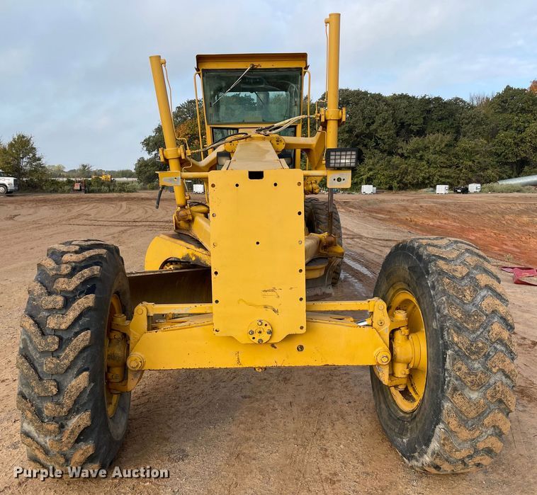 image for item MR9507 1986 John Deere 770B  motor grader