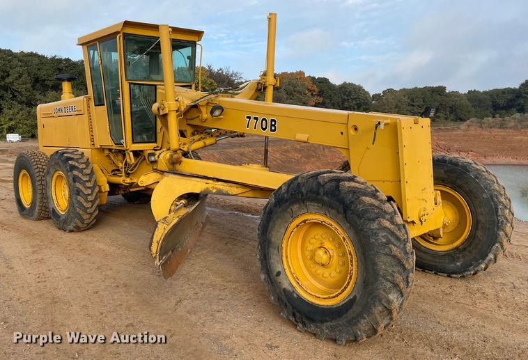 image for item MR9507 1986 John Deere 770B  motor grader