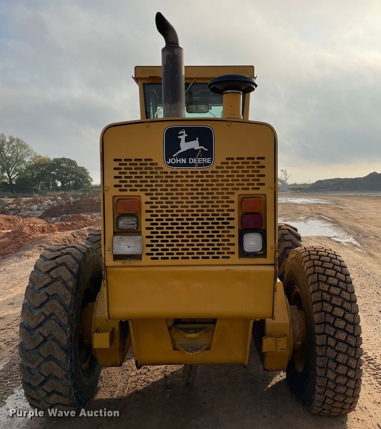 image for item MR9507 1986 John Deere 770B  motor grader