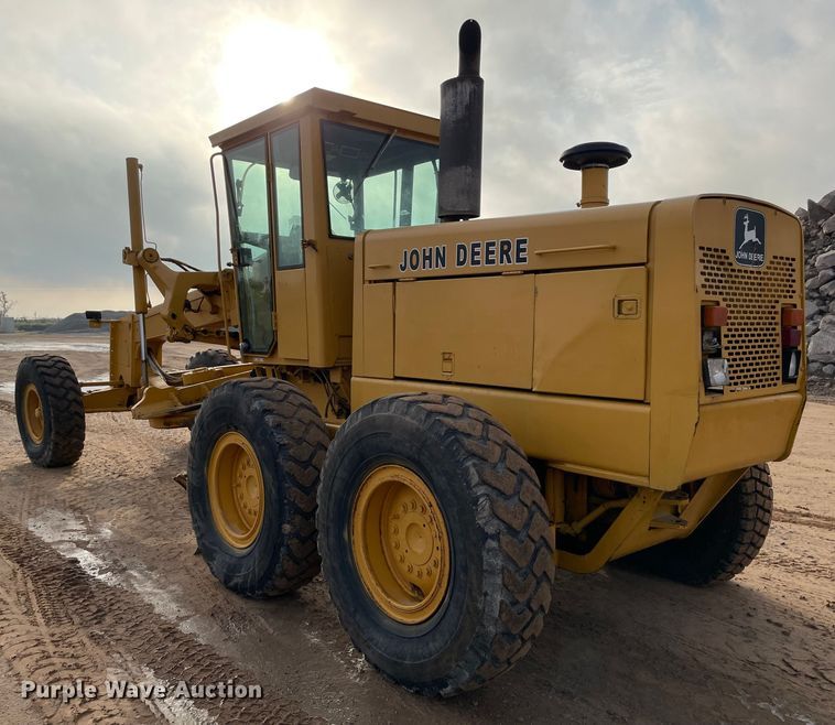 image for item MR9507 1986 John Deere 770B  motor grader