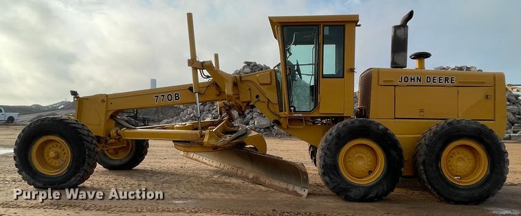 image for item MR9507 1986 John Deere 770B  motor grader