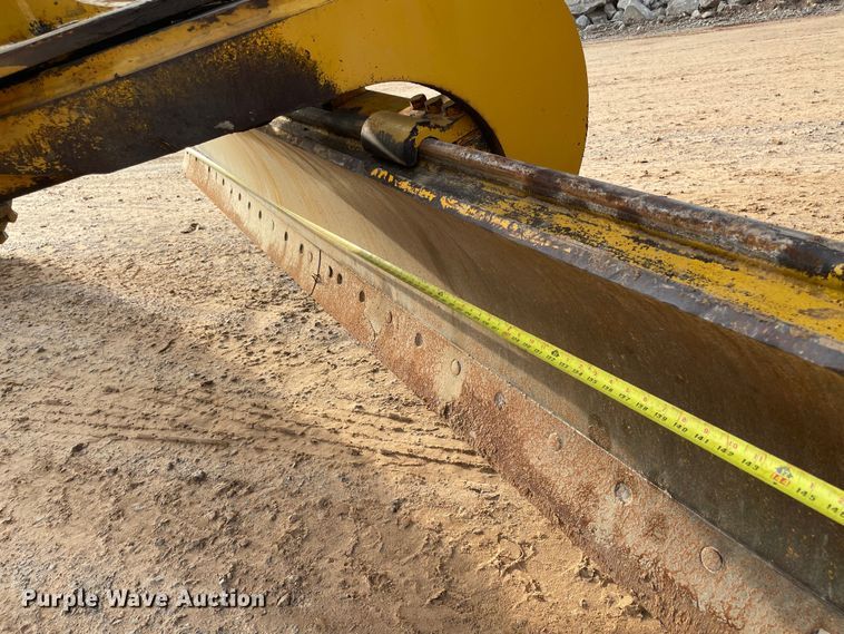 image for item MR9507 1986 John Deere 770B  motor grader