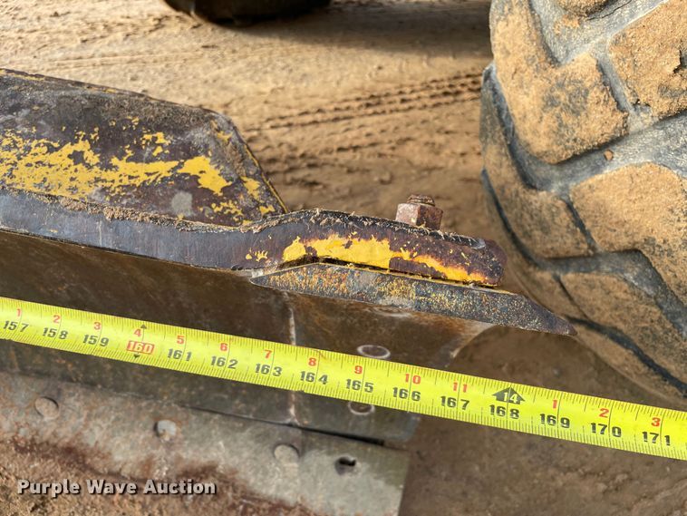 image for item MR9507 1986 John Deere 770B  motor grader