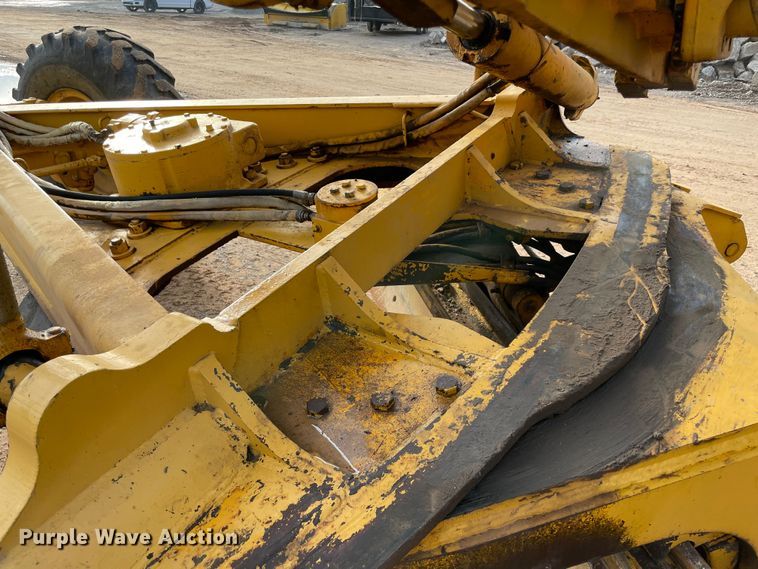 image for item MR9507 1986 John Deere 770B  motor grader