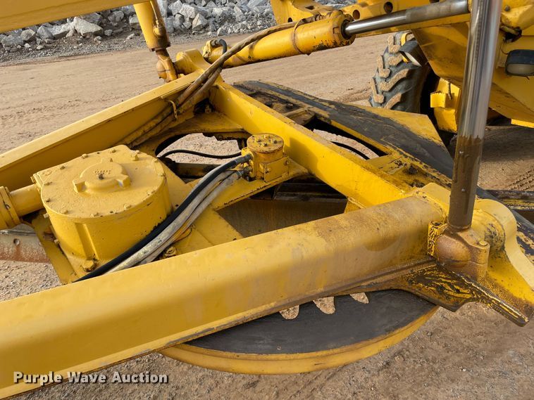 image for item MR9507 1986 John Deere 770B  motor grader