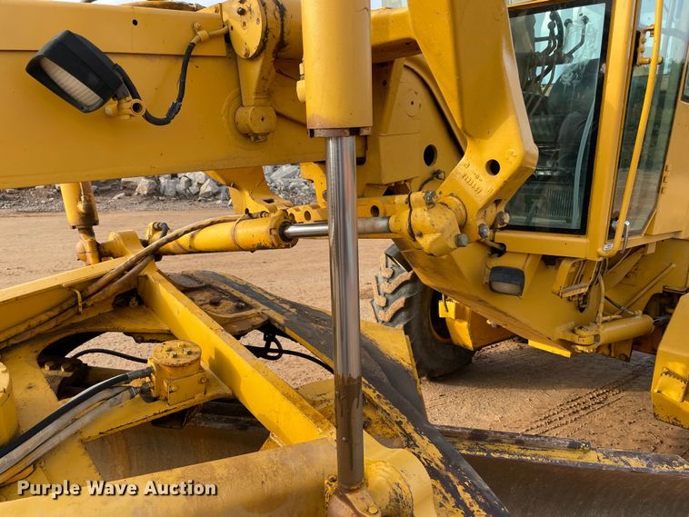 image for item MR9507 1986 John Deere 770B  motor grader