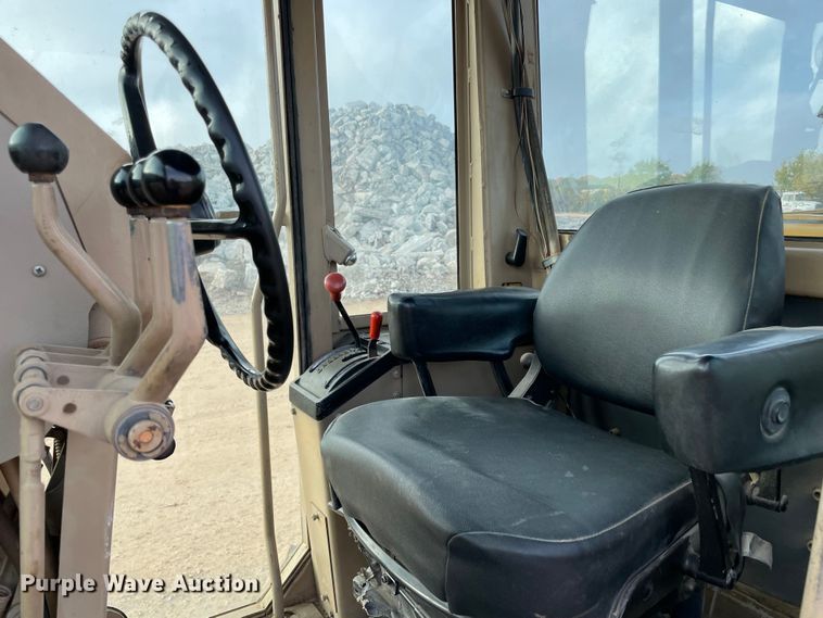 image for item MR9507 1986 John Deere 770B  motor grader