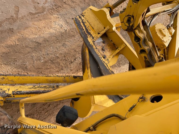 image for item MR9507 1986 John Deere 770B  motor grader