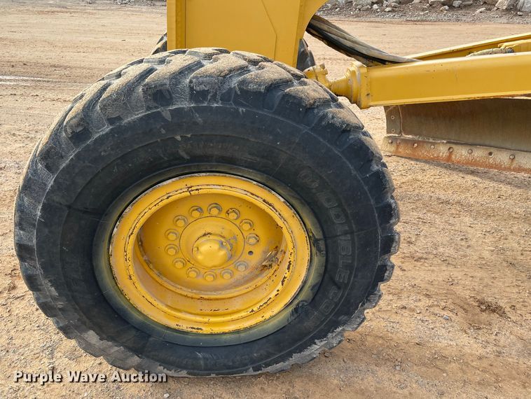 image for item MR9507 1986 John Deere 770B  motor grader