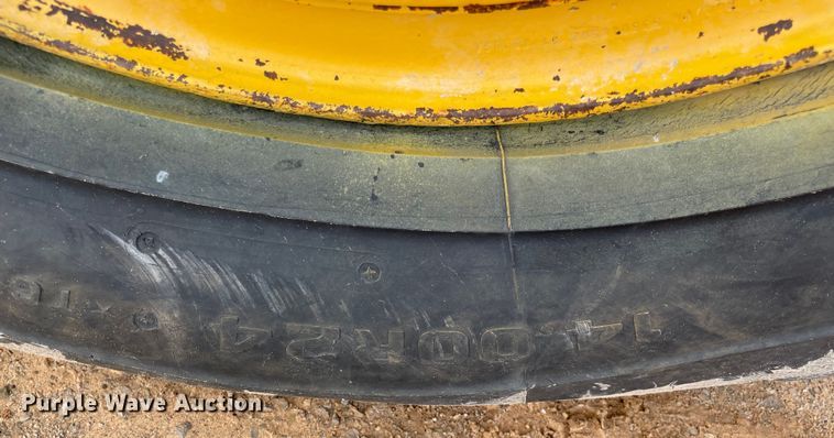 image for item MR9507 1986 John Deere 770B  motor grader