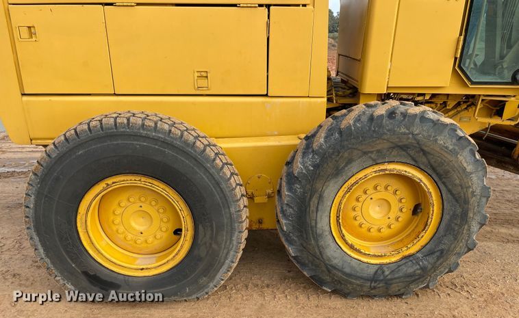 image for item MR9507 1986 John Deere 770B  motor grader