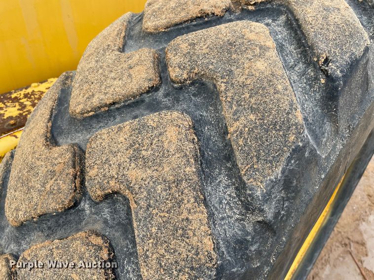 image for item MR9507 1986 John Deere 770B  motor grader