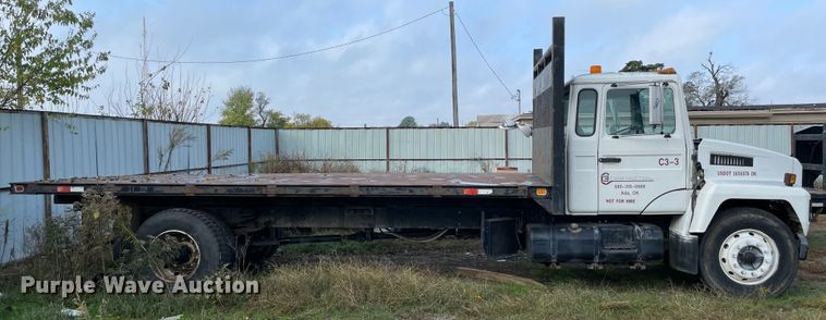 image for item MR9508 1999 Mack  dump flatbed truck