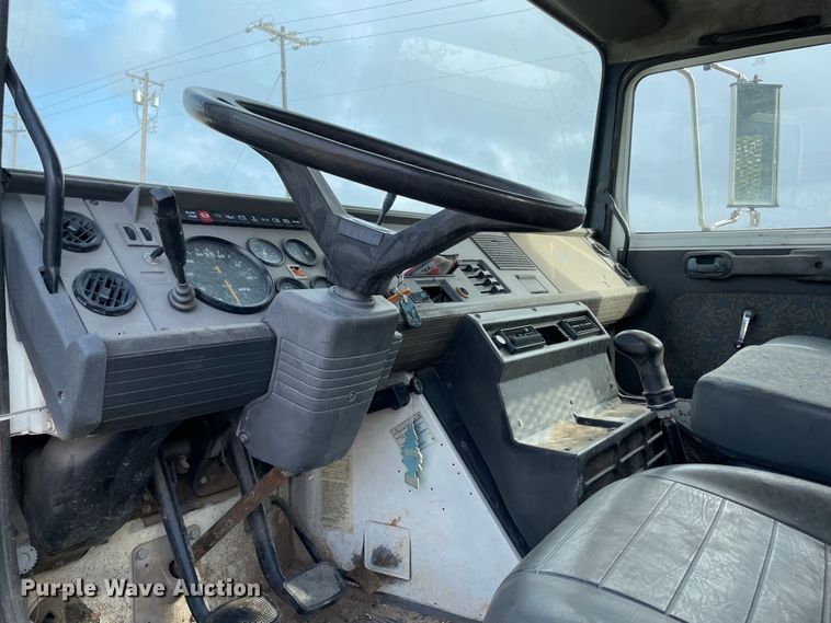 image for item MR9508 1999 Mack  dump flatbed truck