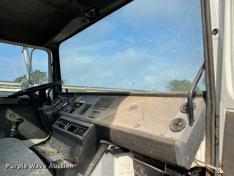 image for item MR9508 1999 Mack  dump flatbed truck