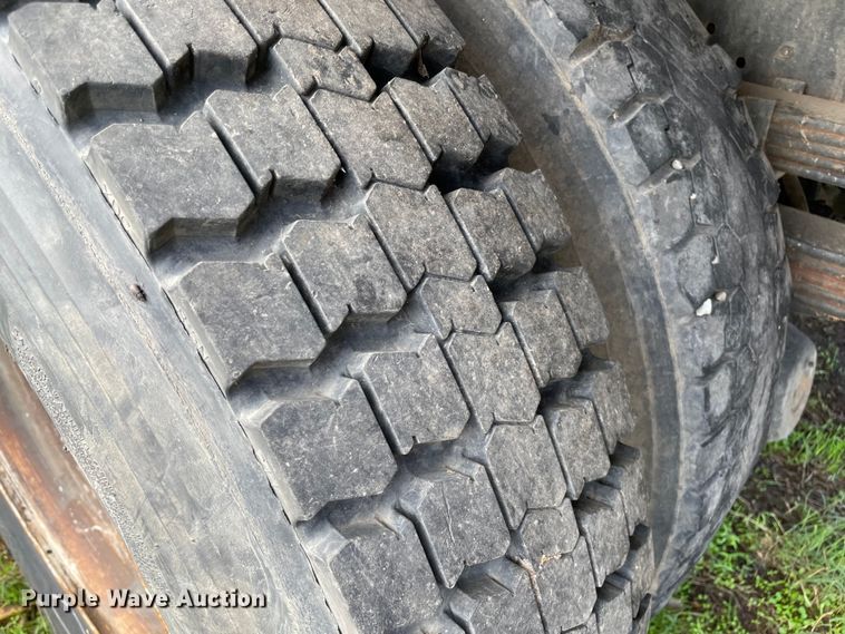 image for item MR9508 1999 Mack  dump flatbed truck