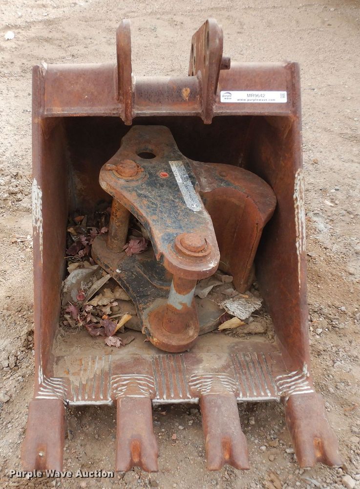 image for item MR9642 Komatsu  24"W excavator bucket