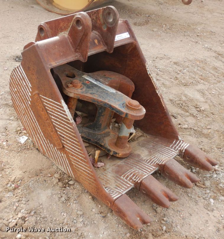 image for item MR9642 Komatsu  24"W excavator bucket