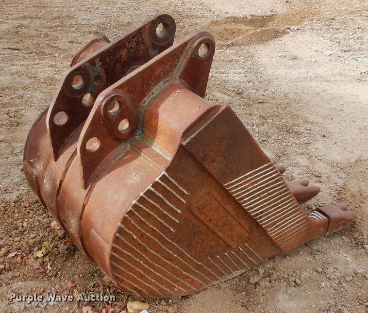 image for item MR9642 Komatsu  24"W excavator bucket