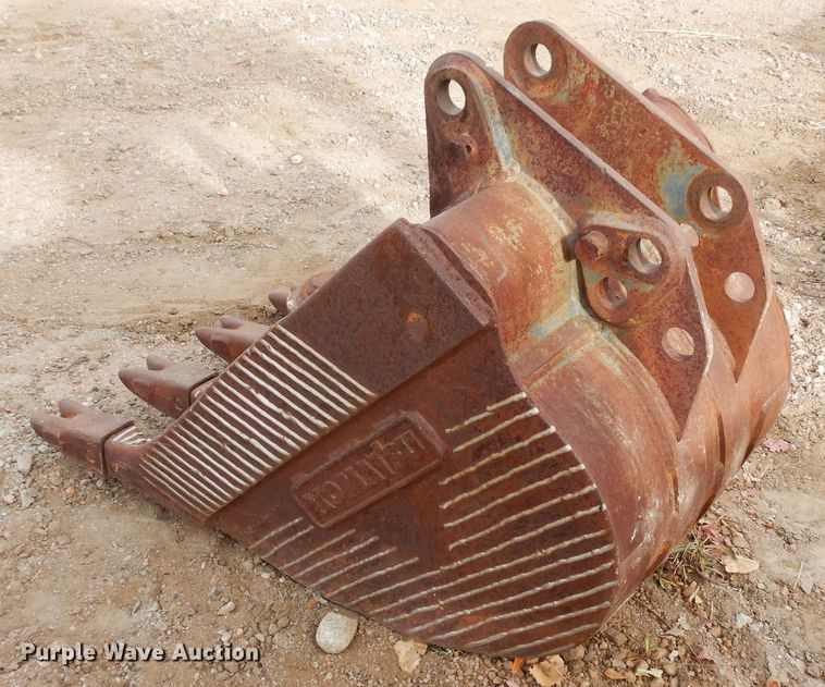 image for item MR9642 Komatsu  24"W excavator bucket