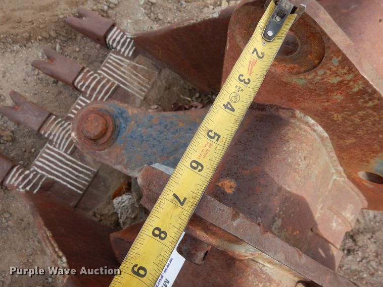 image for item MR9642 Komatsu  24"W excavator bucket