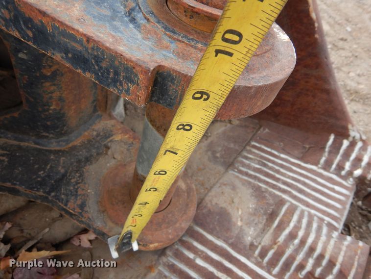 image for item MR9642 Komatsu  24"W excavator bucket