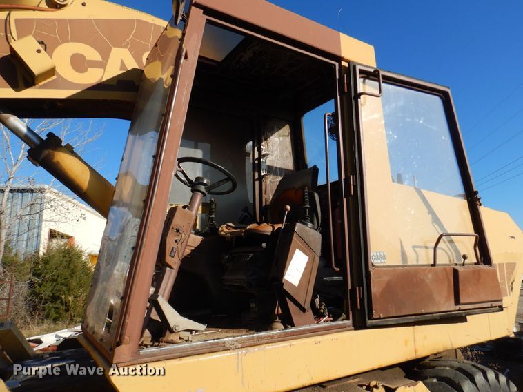 image for item MW9410 1993 Case 1085C  wheeled excavator
