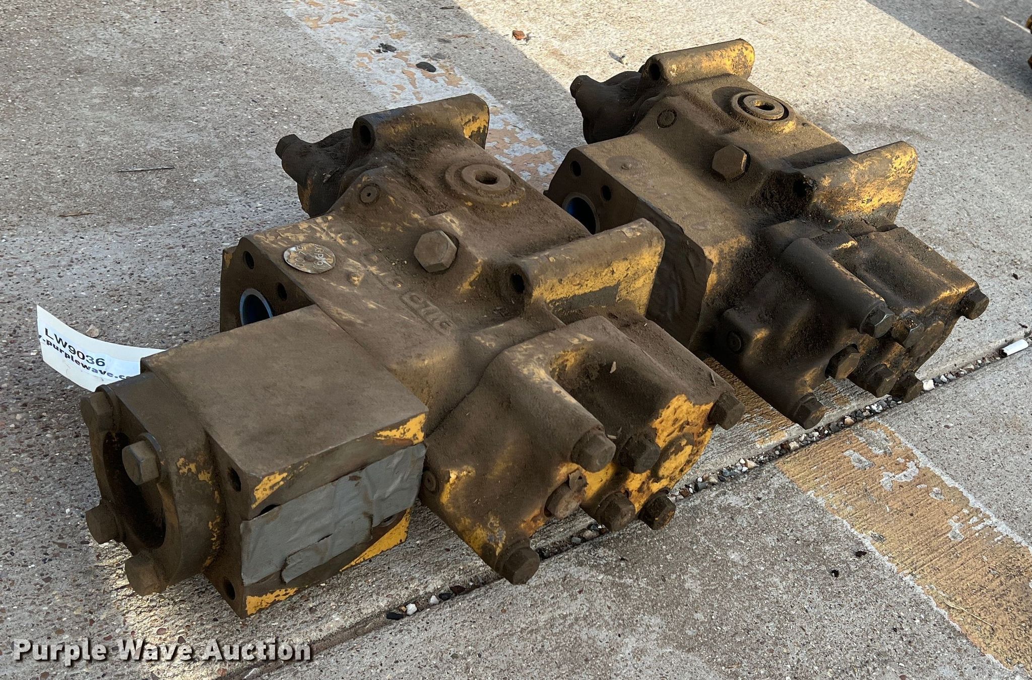 (2) Caterpillar GP steering valves in Cresson, TX | Item LW9036 sold ...