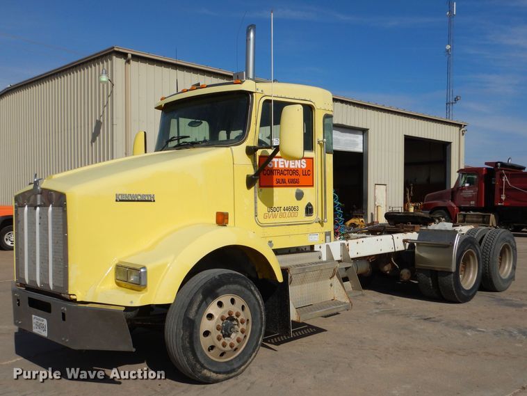 image for item DK0989 1999 Kenworth T800B  semi truck