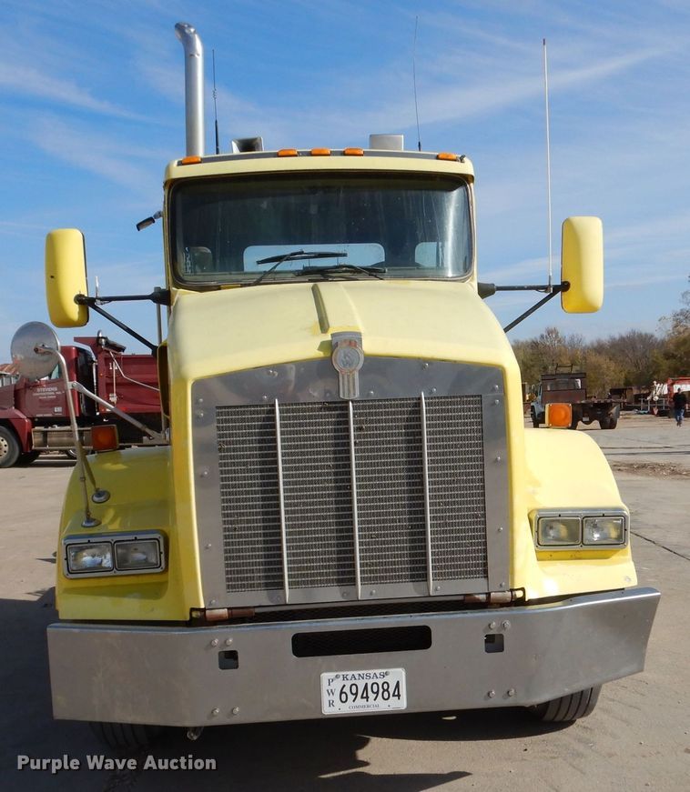 image for item DK0989 1999 Kenworth T800B  semi truck