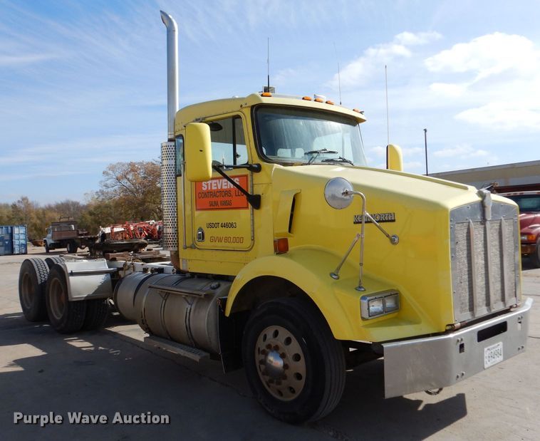 image for item DK0989 1999 Kenworth T800B  semi truck