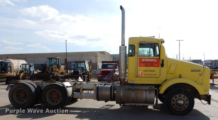image for item DK0989 1999 Kenworth T800B  semi truck