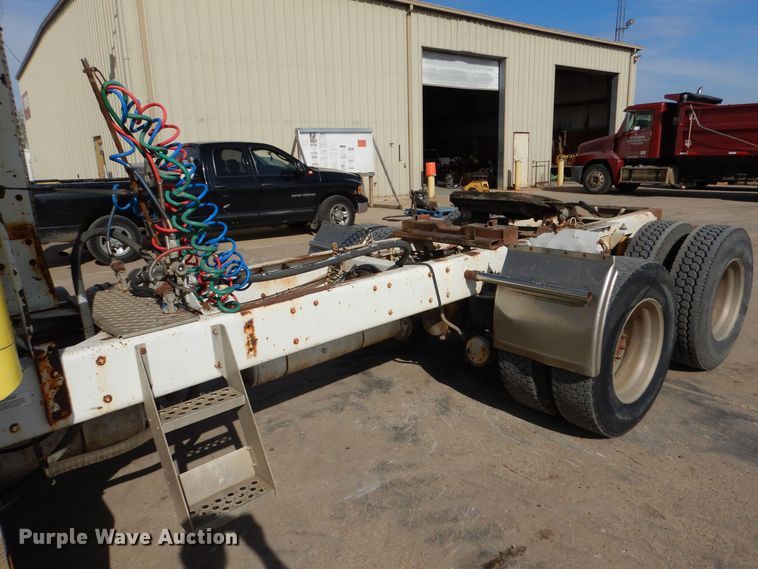 image for item DK0989 1999 Kenworth T800B  semi truck