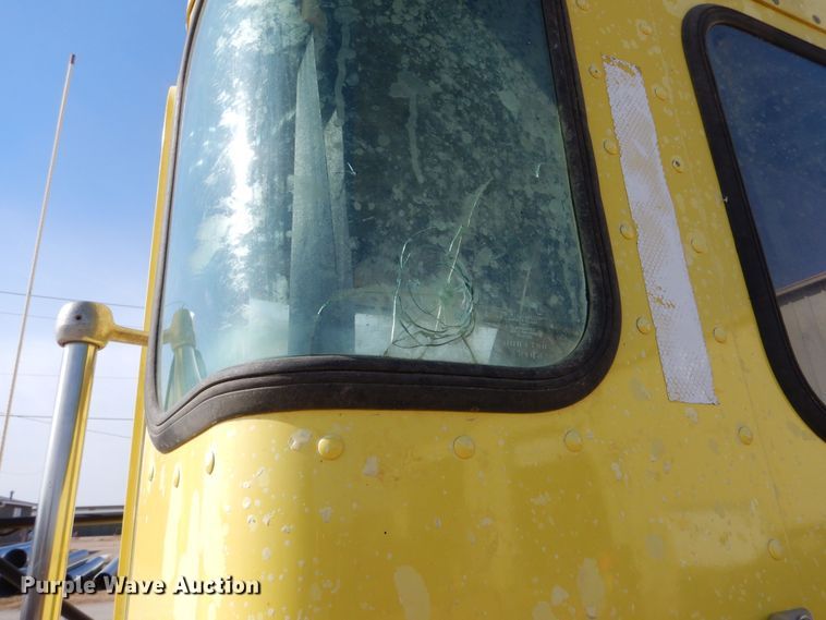 image for item DK0989 1999 Kenworth T800B  semi truck