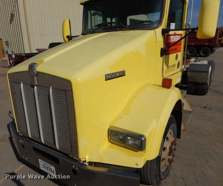 image for item DK0989 1999 Kenworth T800B  semi truck