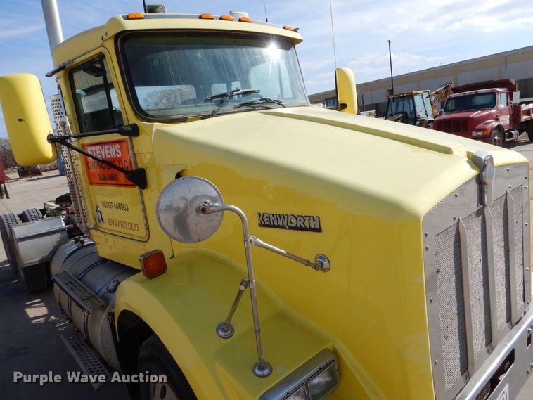 image for item DK0989 1999 Kenworth T800B  semi truck